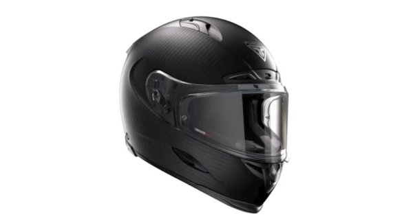 Това може да е преломен момент за каски от висок клас, тъй като други марки като EyeLights вече правят вълни с технологията HUD (head-up display) в периферното зрение на ездача.
Forcite MK1S разполага с LCD в пространството на козирката на водача, който предава предупреждения и навигационни знаци, без той да отклонява очи от пътя пред себе си. Би било субективно дали това може да се счита за истински заместител на таблото. 

И все пак, HUD дисплеите вече са доказали своята стойност в състезанията във Формула 1 и степента на взаимодействие може да бъде съобразена с вашите предпочитания чрез придружаващото приложение Forcite. Освен това има безжичен Bluetooth контролер за регулиране на настройките в движение и камера, монтирана на брадичката, за да записвате вашите карания, с възможности за слаба светлина и супер широк обектив.

Forcite твърди, че MK1S е най-модерната налична каска и със сигурност е впечатляваща. Липсва обаче комуникационна система Bluetooth/Mesh, критичен компонент в интелигентните каски и такъв, който мнозина биха сметнали за по-ценен от много от изобилните функции на MK1S. Освен това е само DOT сертифициран, без ECE или Snell рейтинг, което някои може да сметнат за недостатъчно, особено за продукт, струващ около $1100.